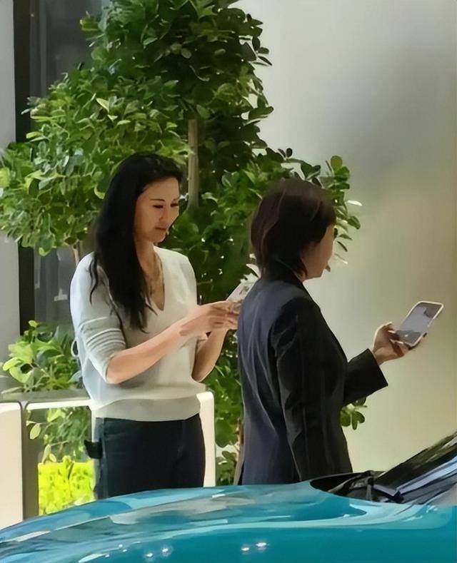 原来她就是雷军的妻子,有实力却非常低调,果然娶一个贤妻旺三代