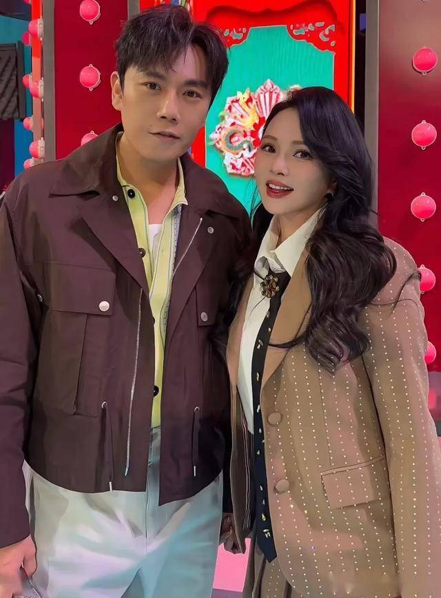 秦昊回家为老婆庆生,57岁伊能静晒一家三口,小米粒成大姑娘了