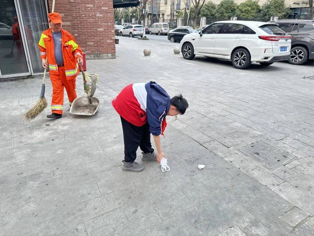 学习雷锋星空体育APP好榜样传递青春正能量桐庐学子在行动(图12)