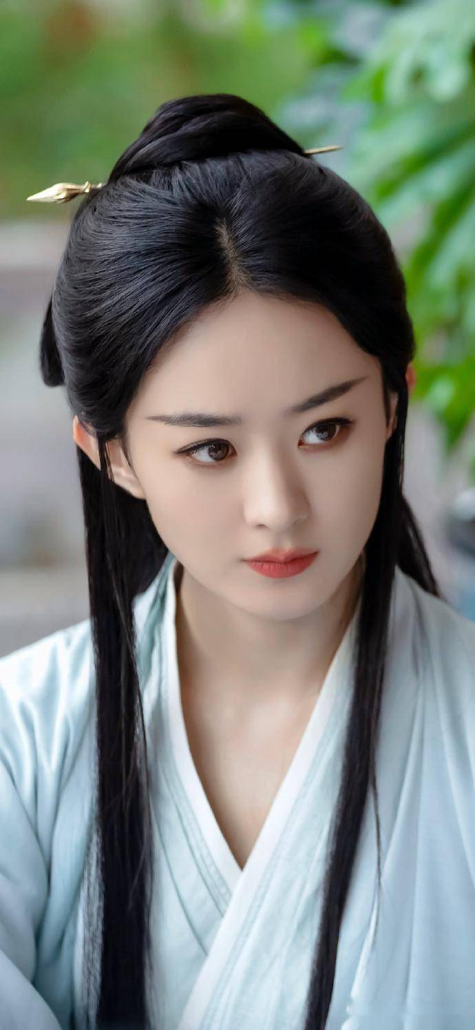 从清纯可爱到优雅大气,赵丽颖用演技与美丽征服观众
