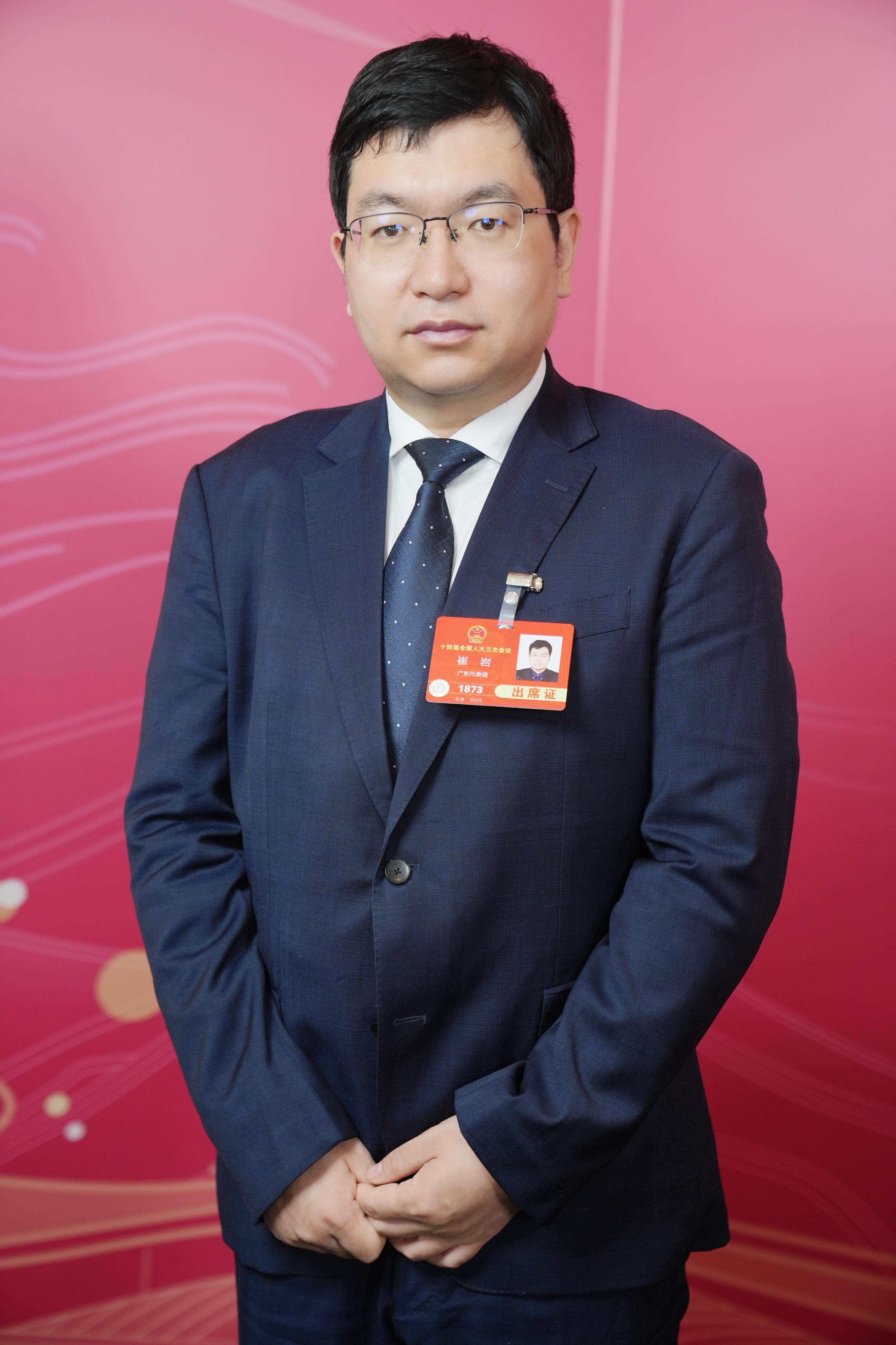全国人大代表崔岩期待加强人工智能人才的培养