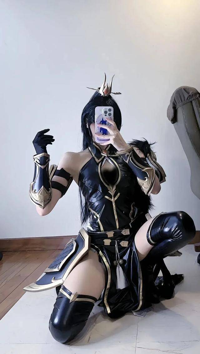 三国杀:美女cos吕玲绮,大长腿御姐,又美又酷!