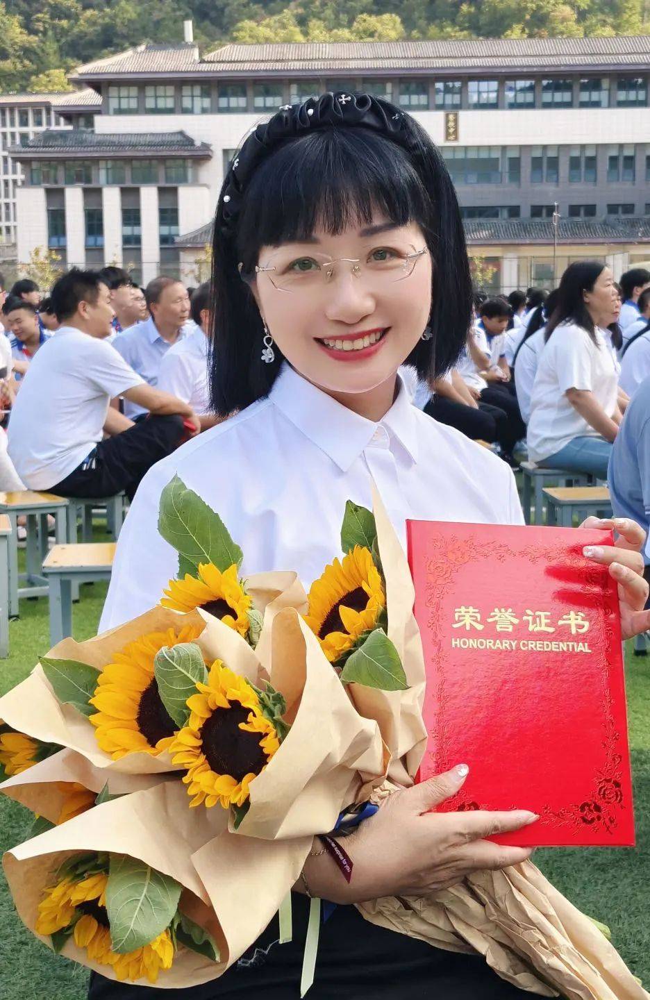 她笑起来真好看 巾帼展风采