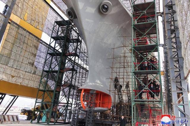 图片[2]-金正恩登上了一艘“神秘舰船”-华闻时空