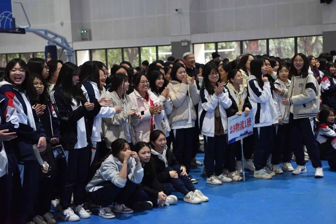 力拔山河展豪情,凝心聚力向未来:南海信息技术学校第二届"校长杯"拔河