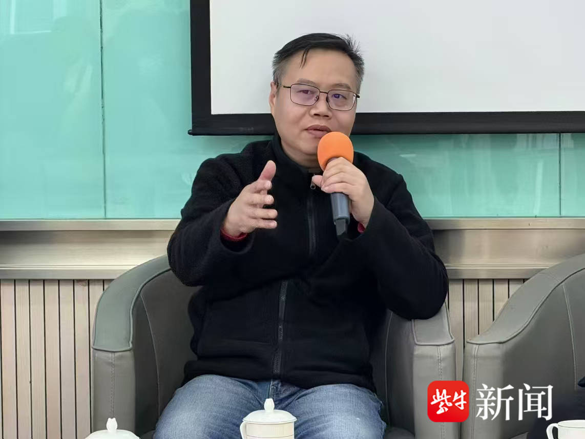 作家李樯携新书走进南京栖霞区“栖阅大家讲堂”