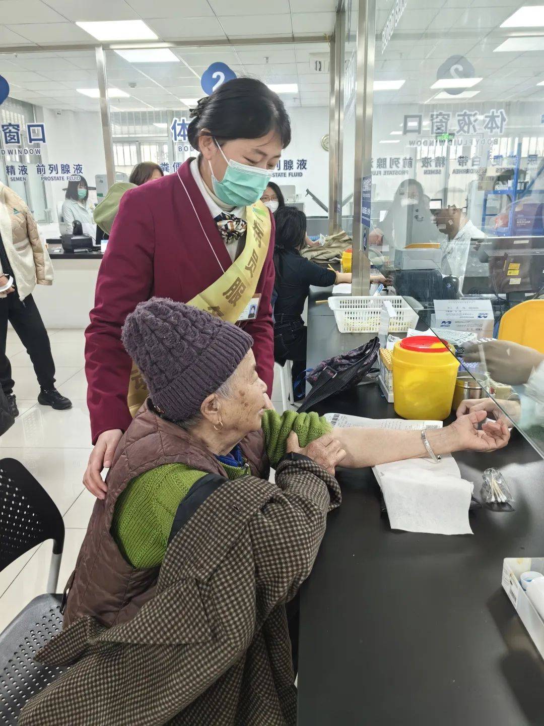 包含武警總醫院陪診客服在線解答就醫問題的詞條