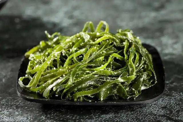 别再吃洋葱抗流感了，这些蔬菜才是王道！，流感季饮食攻略：避开洋葱，选对蔬菜增强免疫力！