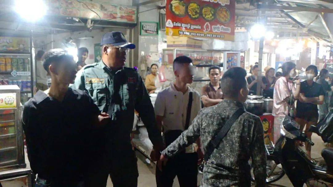 巴域一男子被赌场追债竟高呼被绑架！3名追债人被热心群众抓住热心男子一路边追边喊