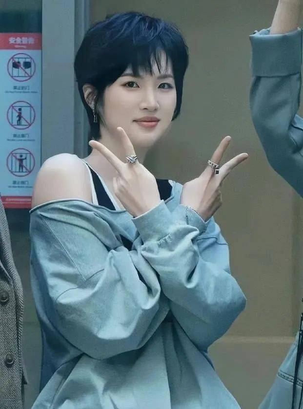 看了百度副总裁13岁女儿坑爹的事情之后,发现姚安娜的含金量仍在不断