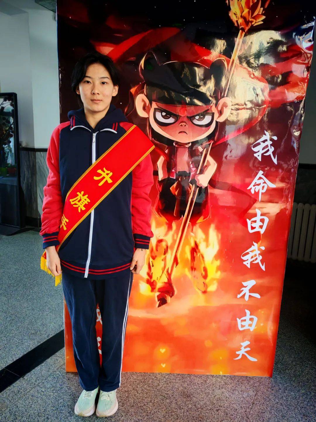 升旗手宋津如同学在班中担任语文科代表她思维敏捷博学笃志