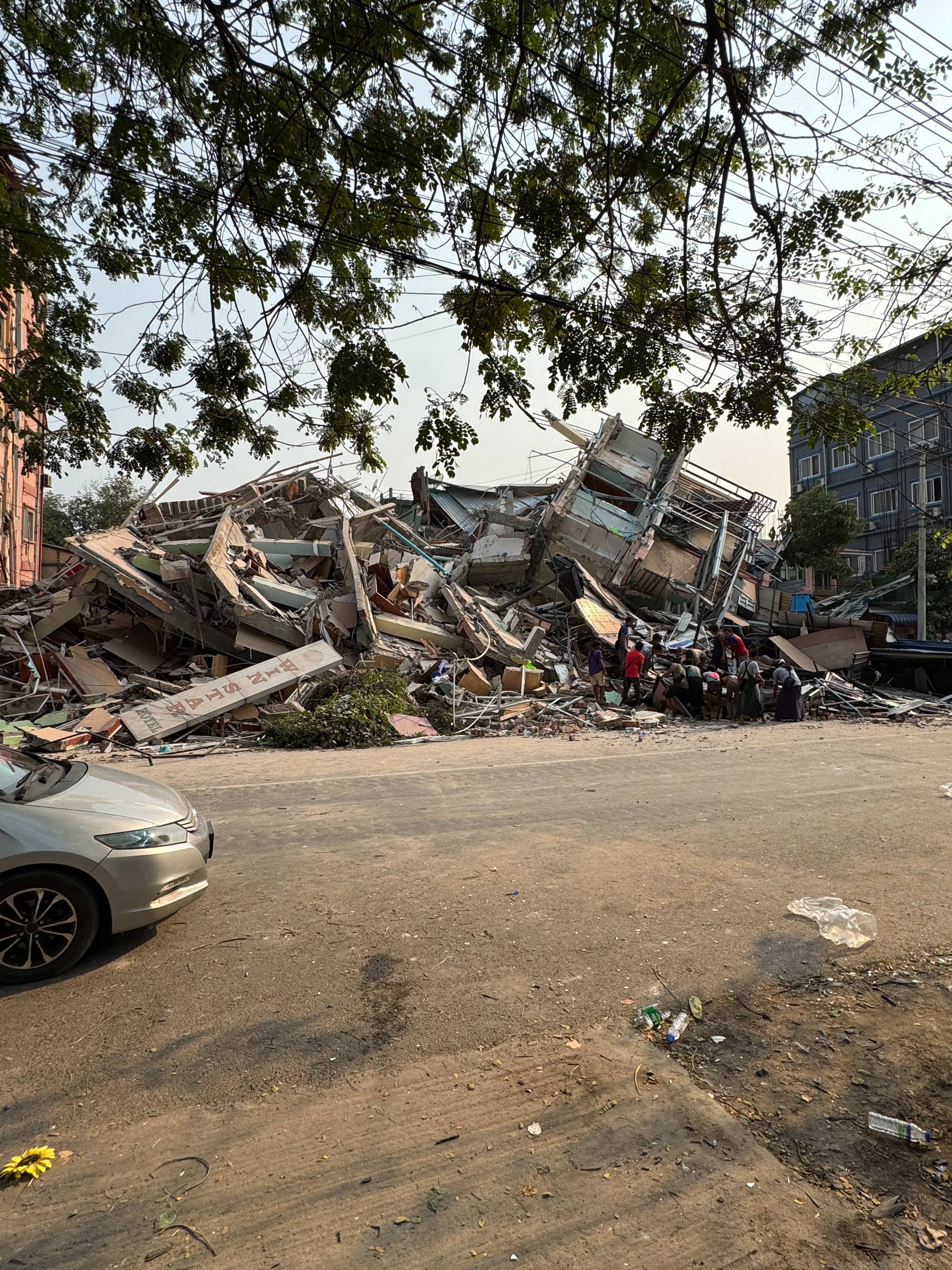 地震后的缅甸曼德勒未见物资保障当地华人防疫是大问题身上的钱