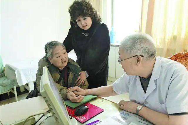 揭秘：长期喝绿茶，老人身体会迎来哪些惊喜转变？ 绿茶助力，老人健康三个月大蜕变！