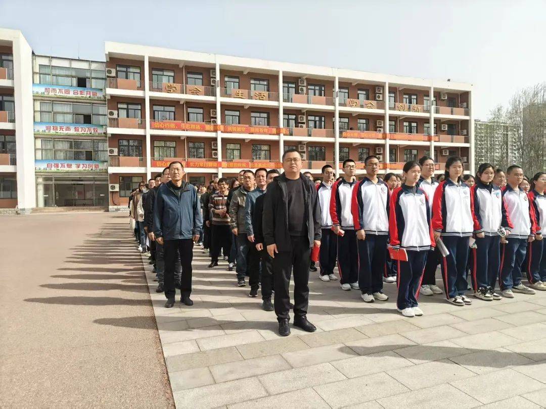 广饶一中举行规范月活动总结大会