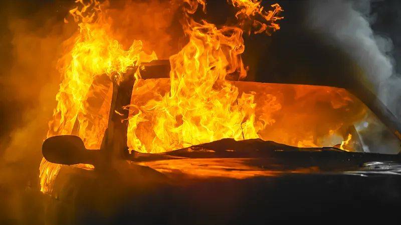 在300秒内逃脱足以生存或死在新的能源车辆中吗