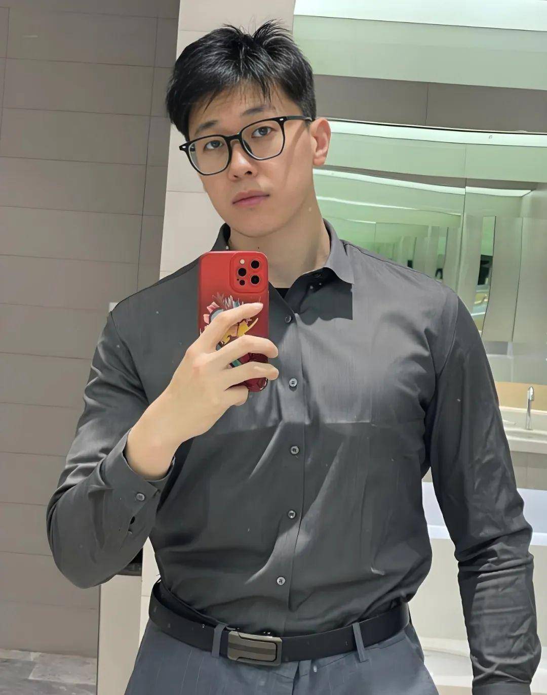 第1款偏分碎盖发型