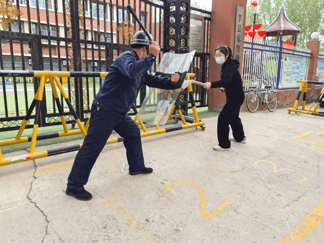 —莘县东鲁幼儿园开展反恐防暴安全演练活动