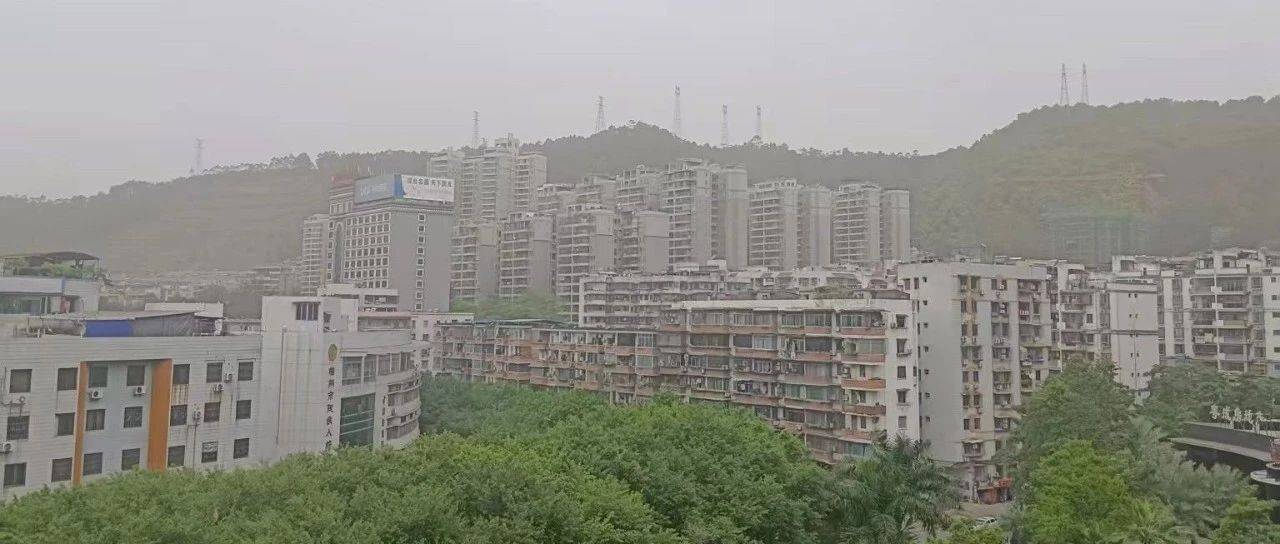 “灰蒙蒙的一片，空气中有一股土味”，梧州出现浮尘天气，市民外出需注意防范_沙尘暴_扬沙_华南