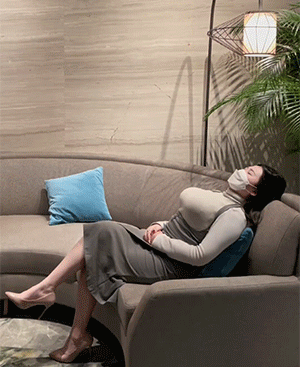 搞笑gif:看宝宝洗头的姿势,貌似孟婆汤又参水了