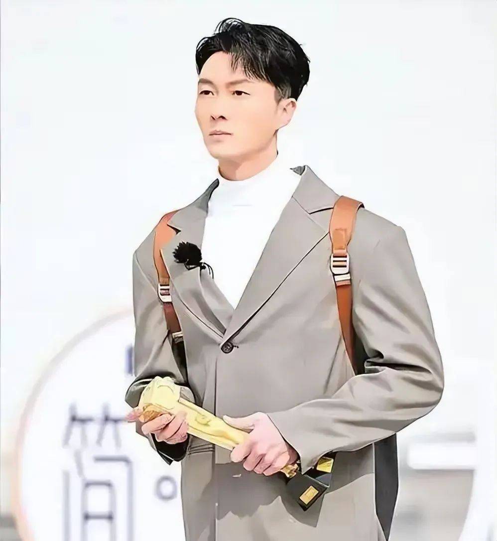 当然,王浩信也算是近几年演技不错的tvb男演员,撇开他的花边新闻来说