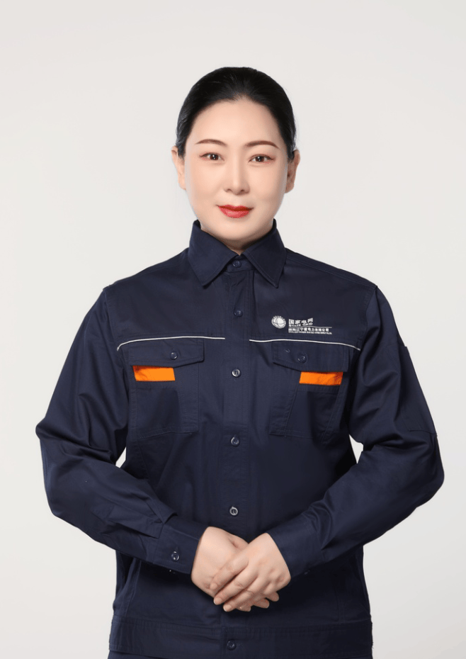 铁塔银线间展电力女工风采