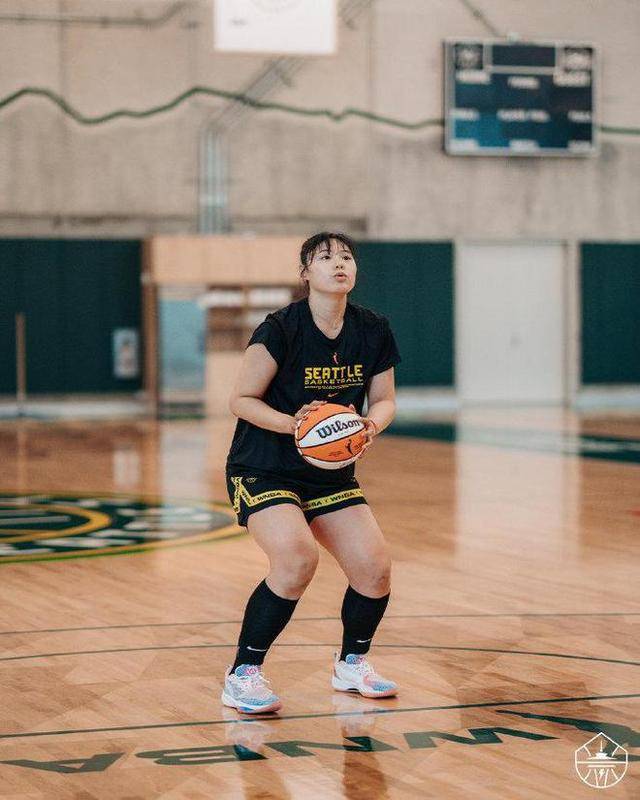 WNBA西雅图风暴训练营名单揭晓：李月汝面临激烈竞争