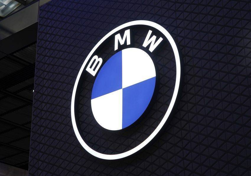 BMW新世代驾趣概念车首次亮相，齐普策：技术创新不能让用户承担风险