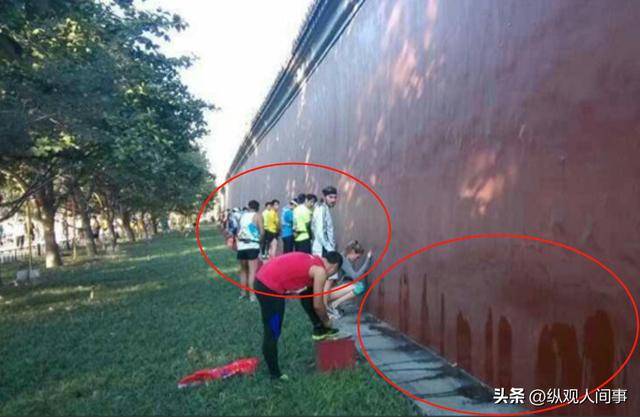 被挂上热搜的"憋不住的10泡尿":暴露了当下社会最病态的群体