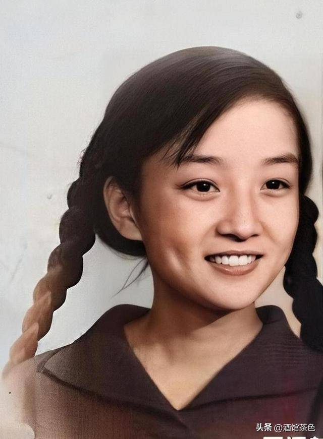 女排杨希现状:69岁身家过亿是大老板,和家世显赫的丈夫很恩爱_体育_郎平_中国女排