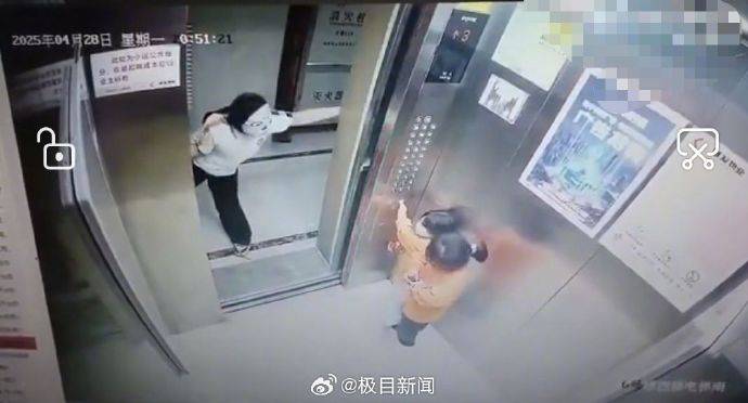 恐吓电梯内两幼童的面具女已道歉_对方_母亲_余渊