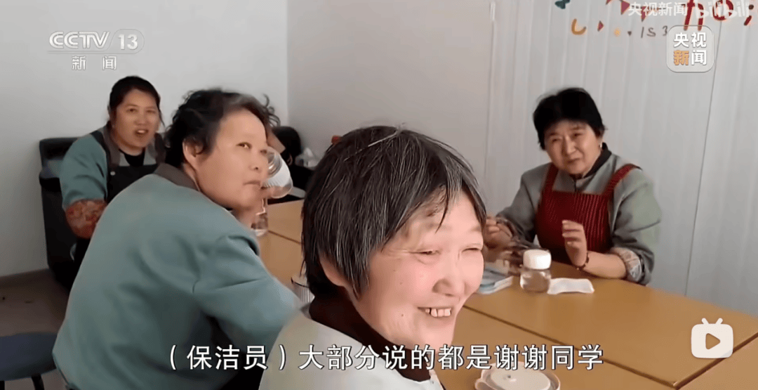 住在厕所里的保洁阿姨没有休息的权利(图8)