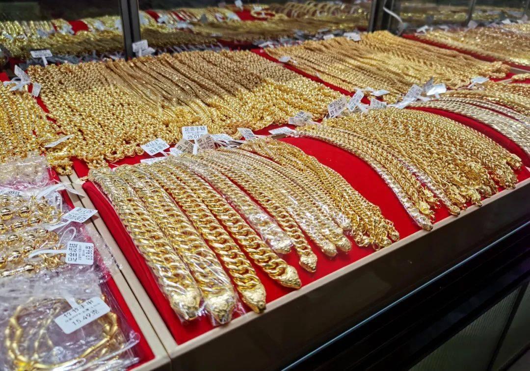 黄金，崩了！金饰价格跌破1000元大关！有人一夜亏超47万元，重要提醒