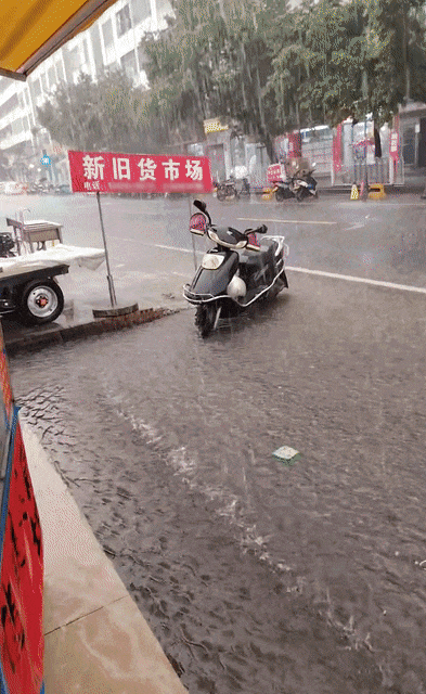 暴雨来袭!增城水浸街