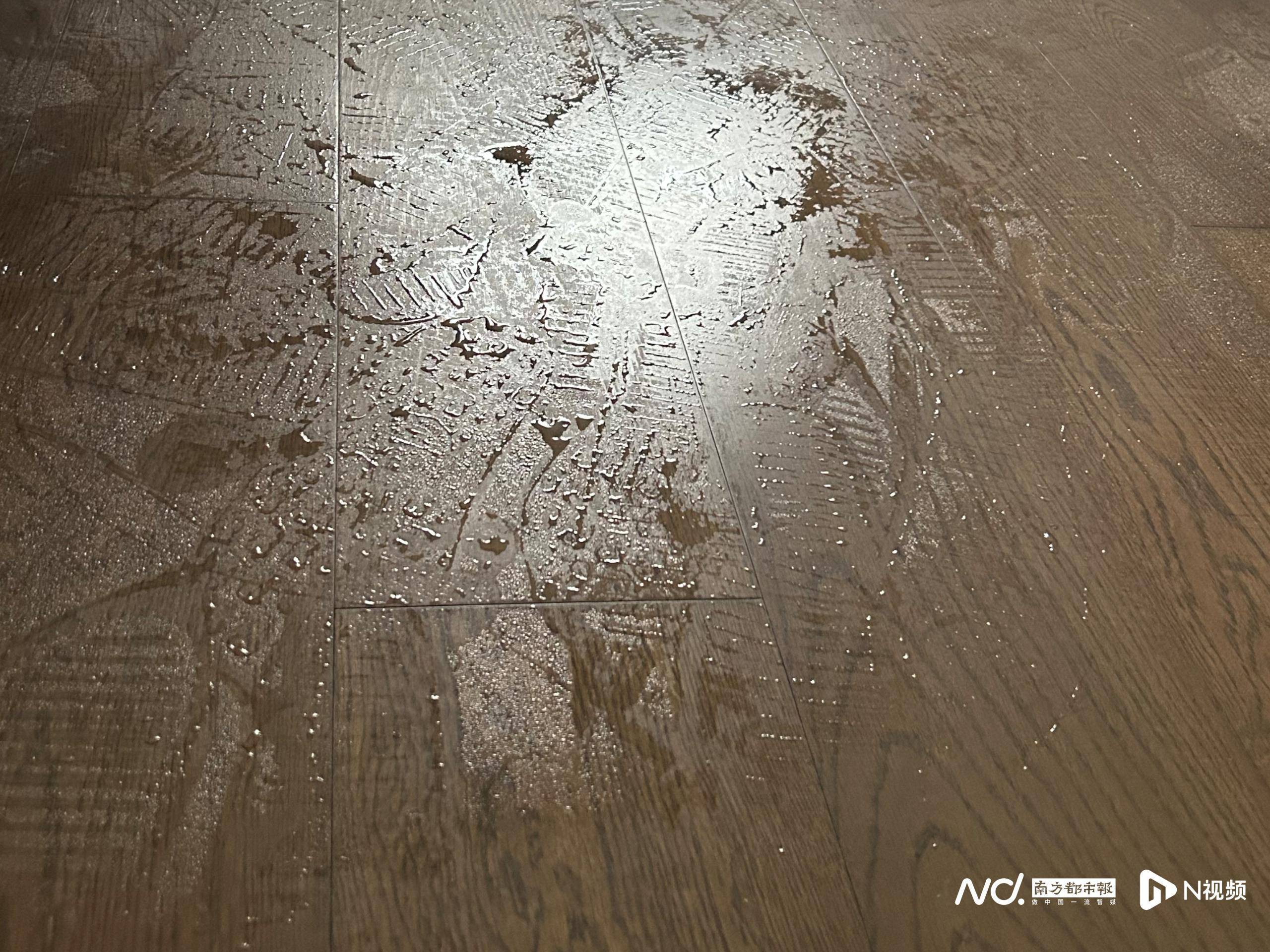 深圳一小区超百户称空调致墙体发霉、地板积水，街道办回应