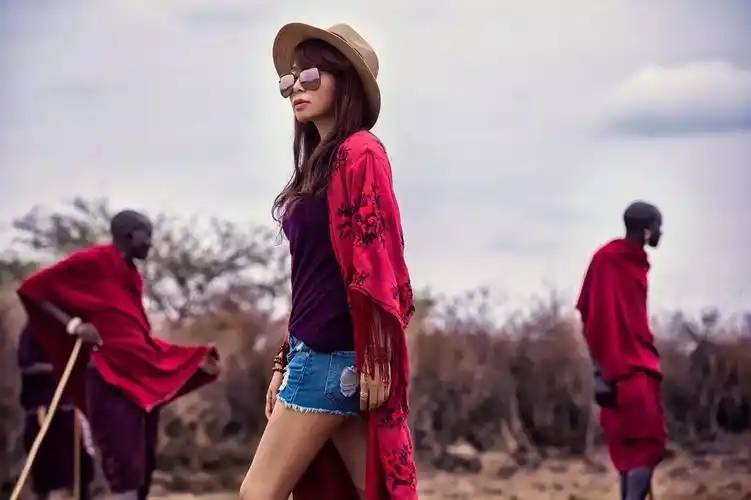 演员田慧现状，带母亲定居泰国住豪宅，52岁身材火辣，至今仍单身