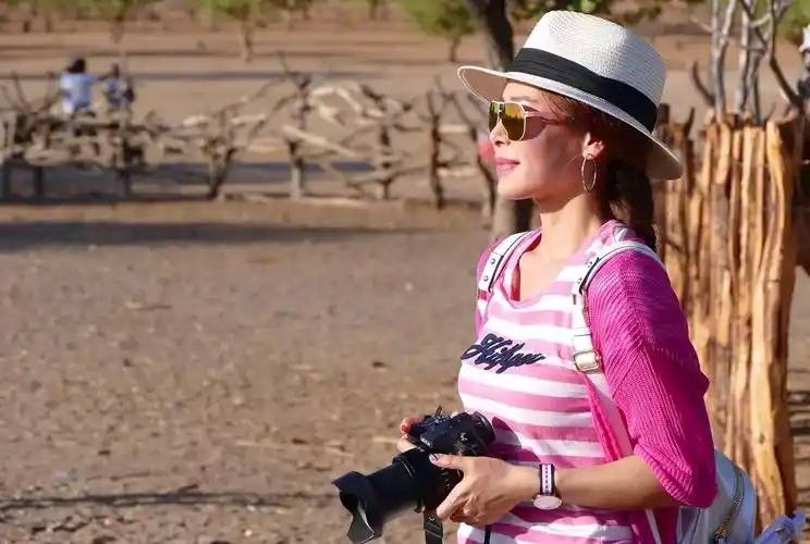 演员田慧现状，带母亲定居泰国住豪宅，52岁身材火辣，至今仍单身