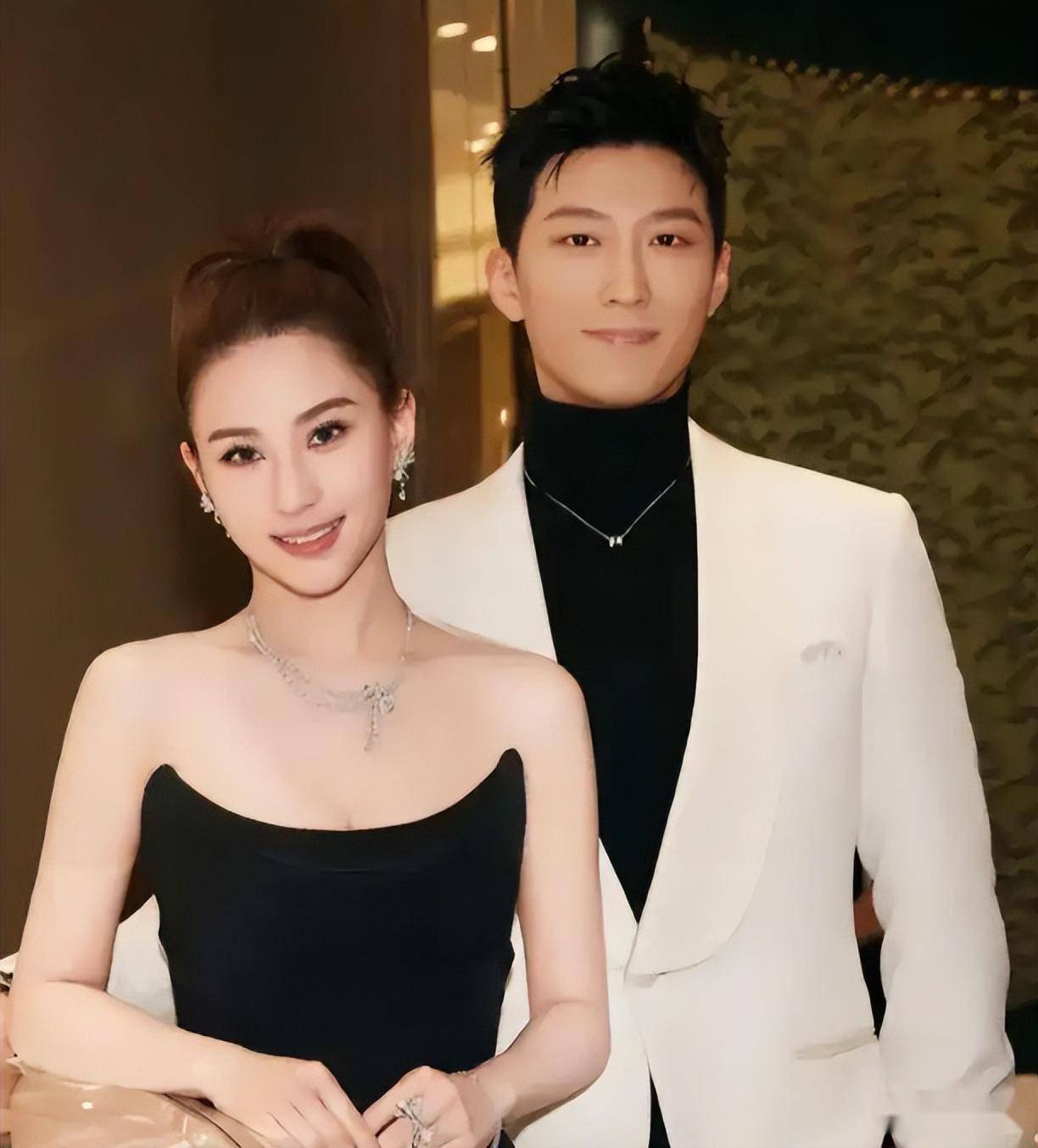 窦骁卡点示爱何超莲,两人被扒"5个月零互动",疑似回应婚变