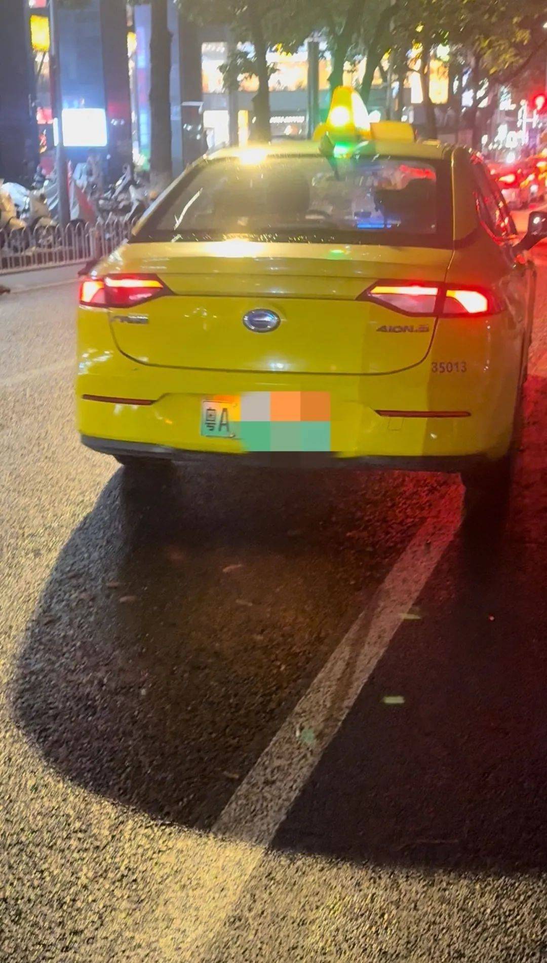 广州一女子打车,司机到了却拒载:“我不接!”官方通报 广州一女子打车,司机到了却拒载:“我不接!”官方通报