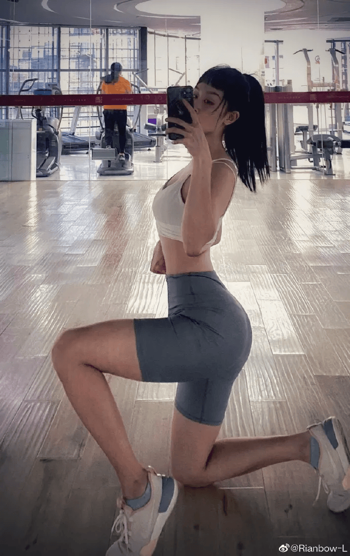 172cm成都辣妹秀身材，蜂腰翘臀惹肾上腺素飙升，真的太促了！