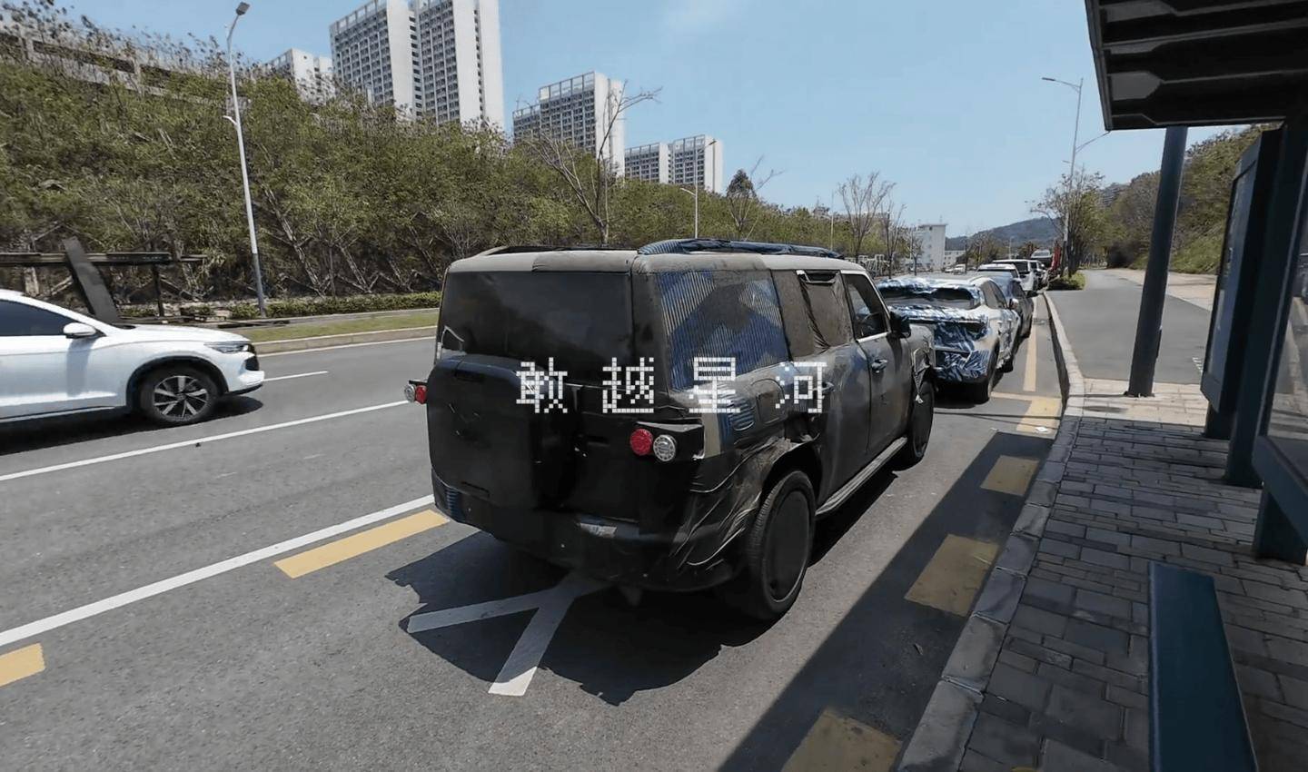比亚迪方程豹全新 SUV 车型“钛 7”谍照揭秘，依然硬派