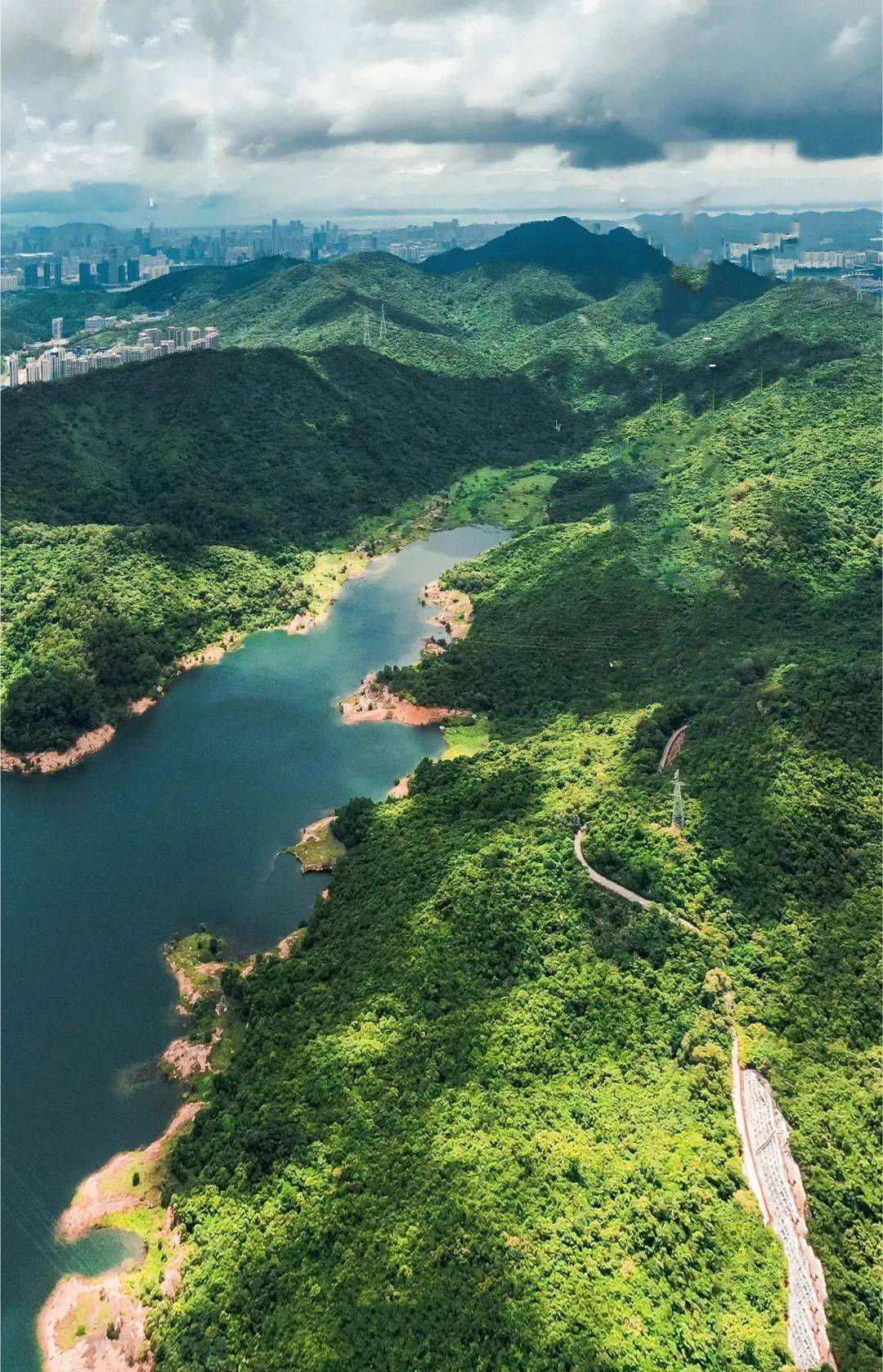 梅林青石路东起梅林坳西至长岭陂途经梅林水库长约8公里