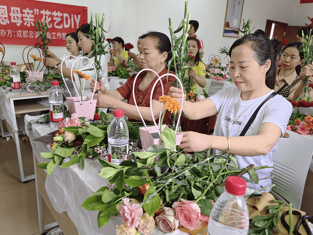 我县各级妇联母亲节系列活动点亮亲情时光