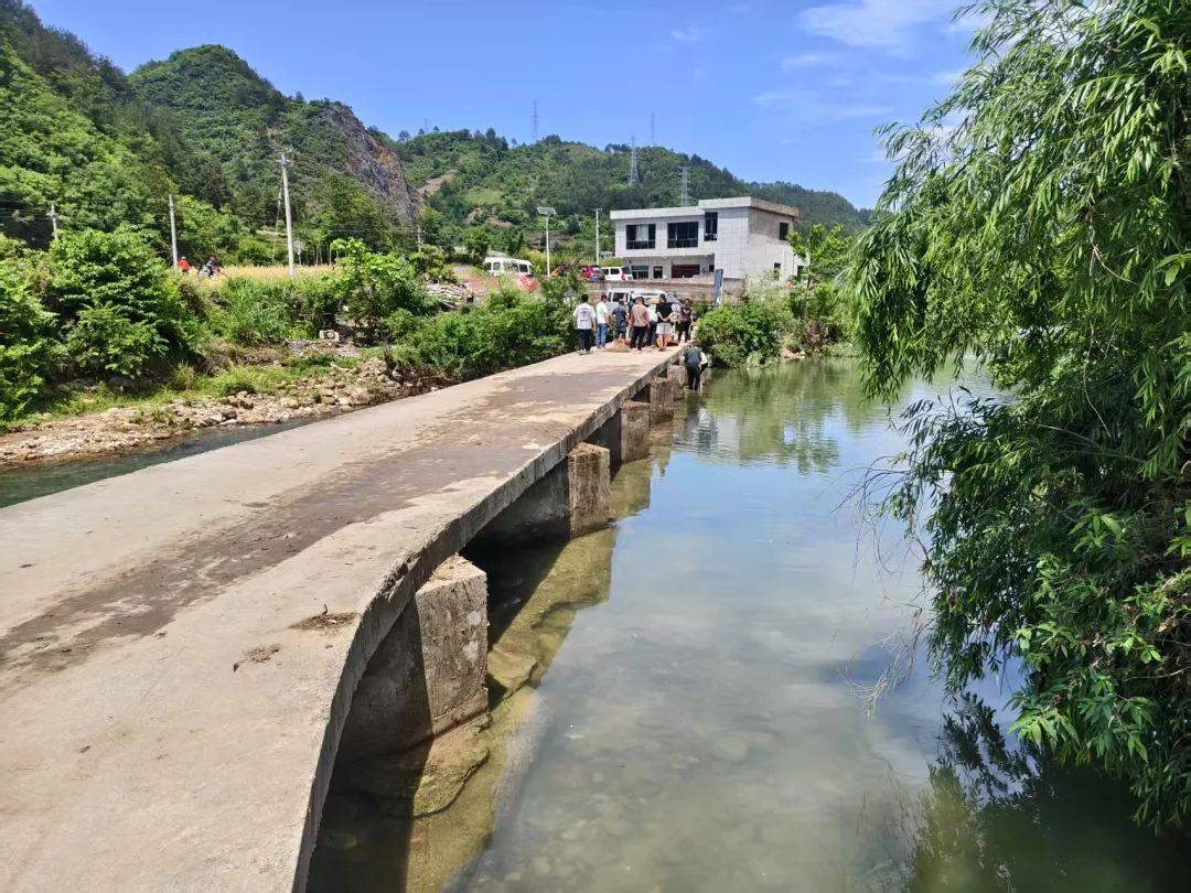 新安村:党群同心齐上阵 清障护桥保民生