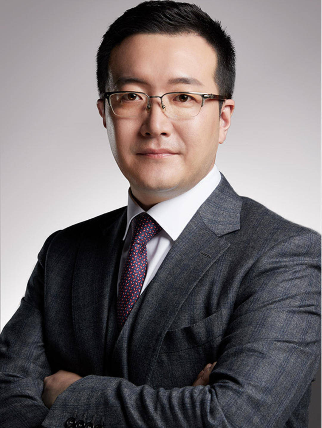 原董事长闫希军之子,45岁的闫凯境接任第二届董事会董事长,公司董事会