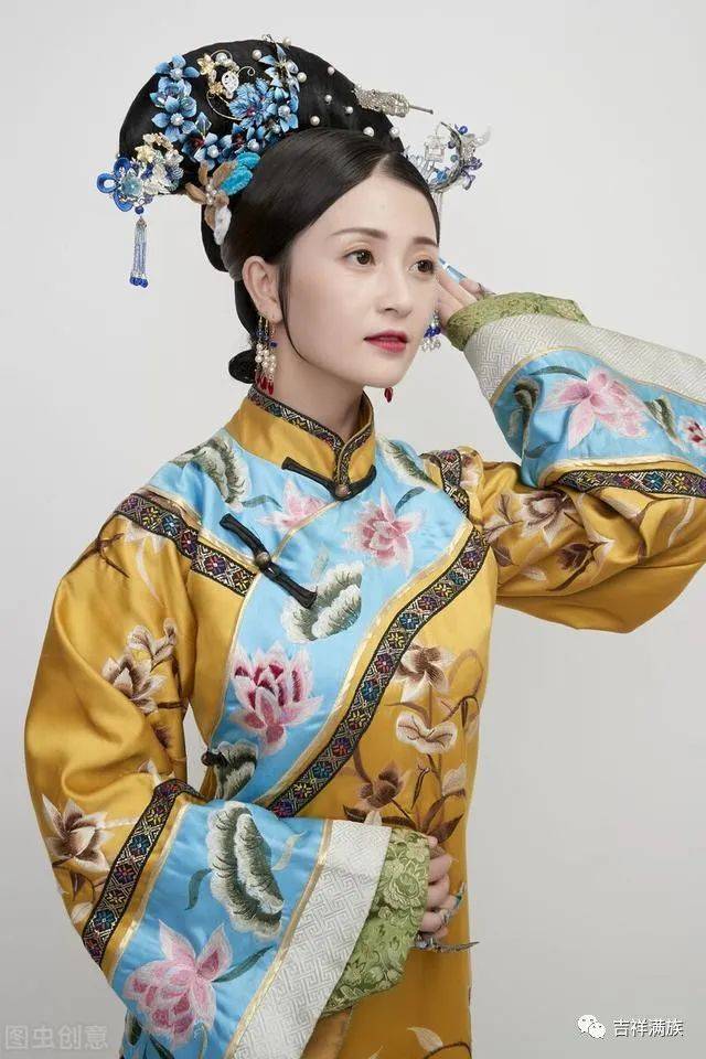满族在中国少数民族排名第二,人口1000万 ,主要分布在辽宁,黑龙江
