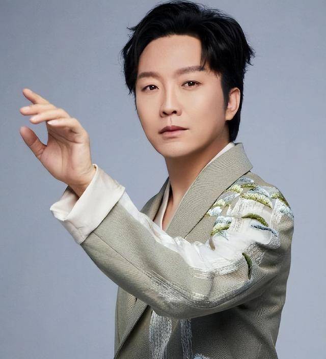 "反串歌星"李玉刚,一手好牌打得稀烂,梅葆玖:死不原谅