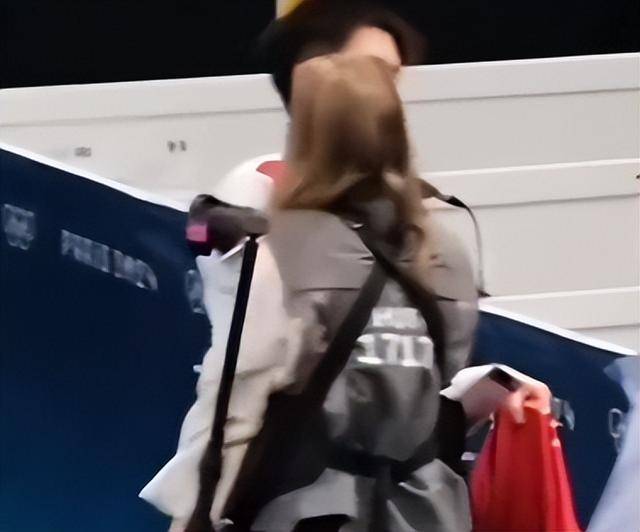库里：期待金州女武神的正式比赛首秀 我会尽量看她们的每场比赛