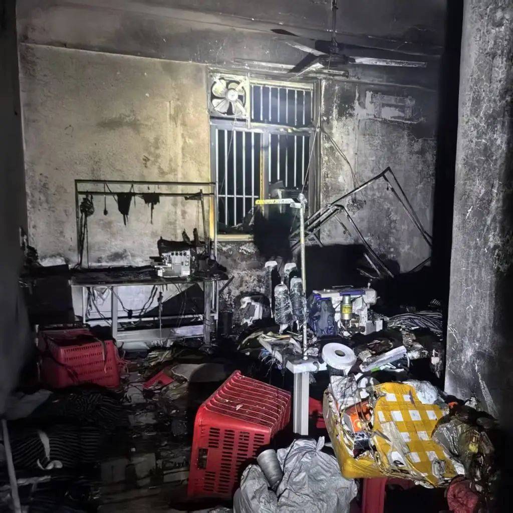 普宁一服装加工作坊凌晨起火,部分材料,设备被烧毁