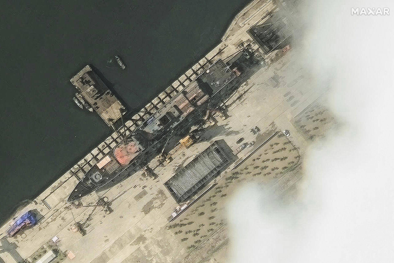 朝鲜新建驱逐舰下水失败：修复舷侧需10多天时间，造船厂厂长已被传唤
