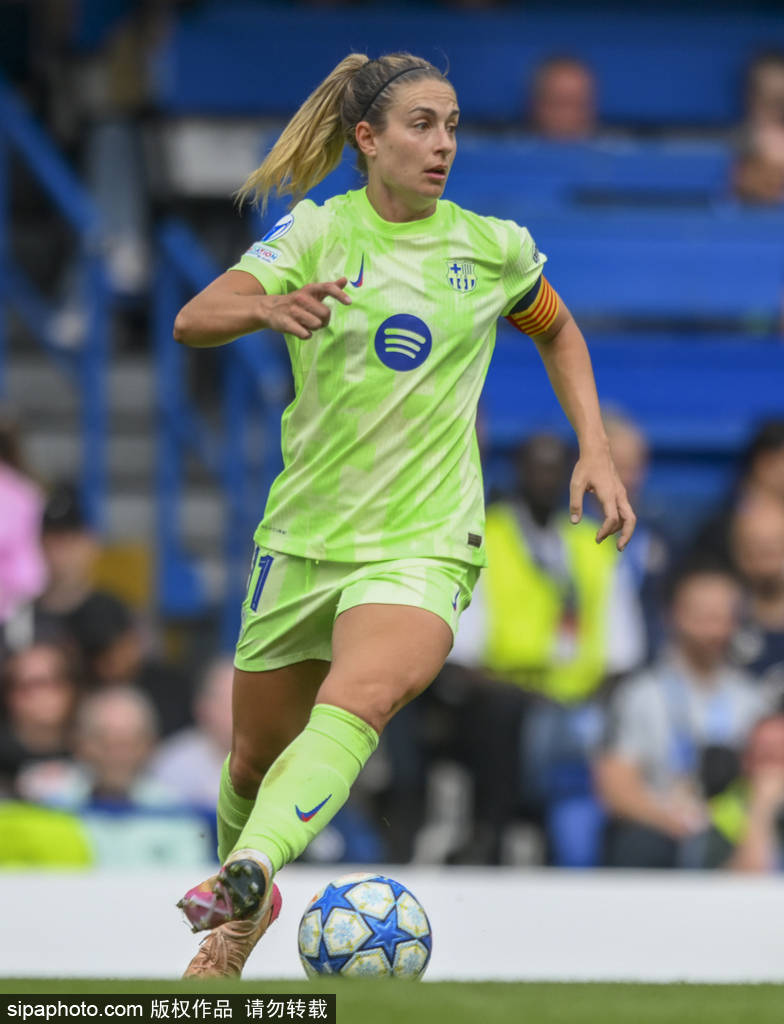 巴萨女足的吸金大法：年入近1800万欧，竟成俱乐部唯一“摇钱树”？_搜狐网